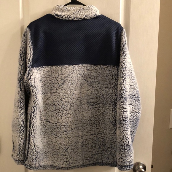 Sherpa Pullover - Picture 2 of 3